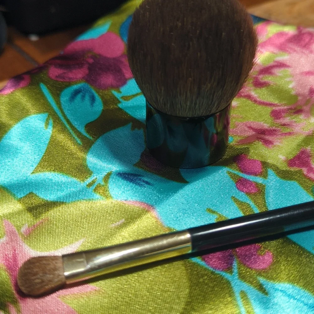 Chanel Luxury Sable Brush Set - Picture 2 of 2